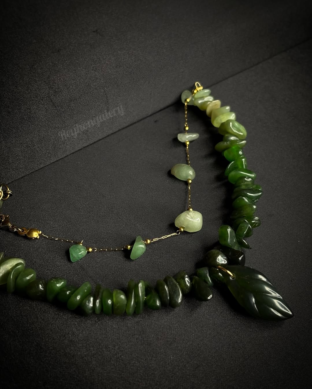 آویز دست‌ساز سنگ یشم طبیعی